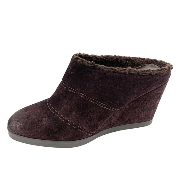 TAHARI‎ Spencer Brown Suede Fleece Lined Wedge Mules - Picture 1 of 9